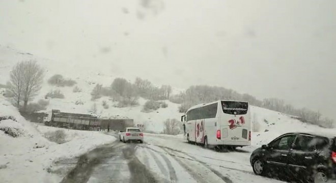 Tunceli-Erzincan karayolu tır trafiğine açıldı